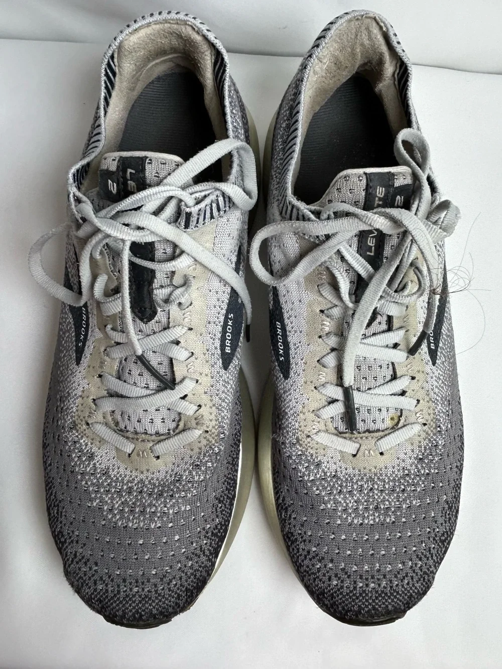 Brooks Levitate 2 running shoes women’s size 10 gray white athletic sneakers